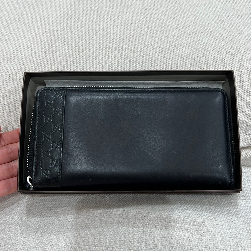 Authentic Gucci black continental zip wallet